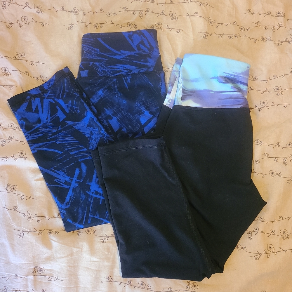 Bundle Of 2 Women's Old Navy Active Leggings size SMALL